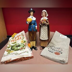 Thanksgiving Pilgrim Resin Vintage Figurine Couple with Three New Kitchen Towels